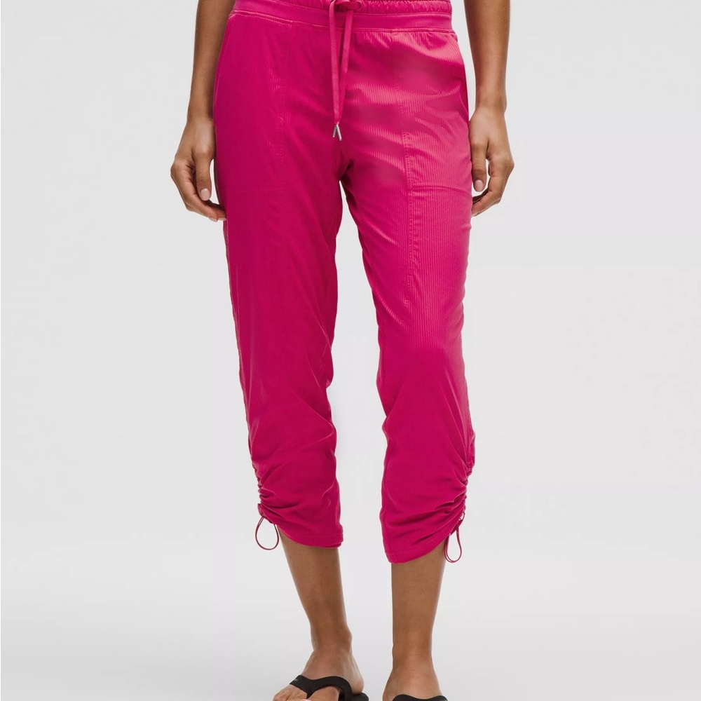 Lululemon Dance Studio MR Crop
